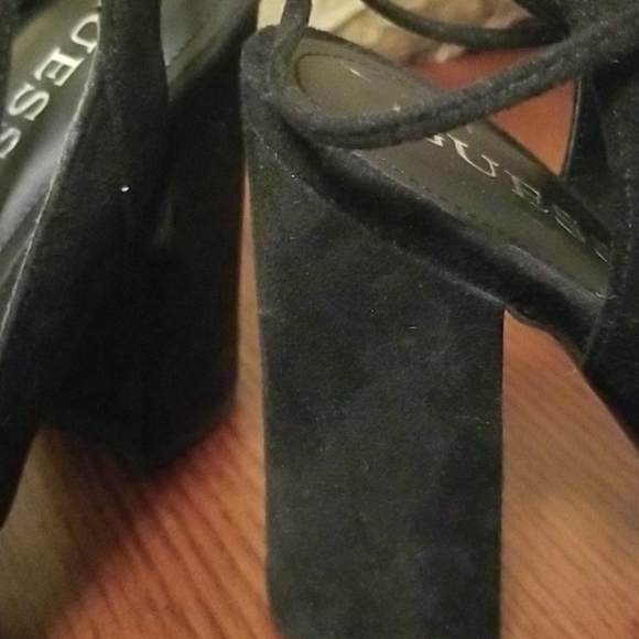 NWOB Guess Brita Pumps - Picture 3 of 4